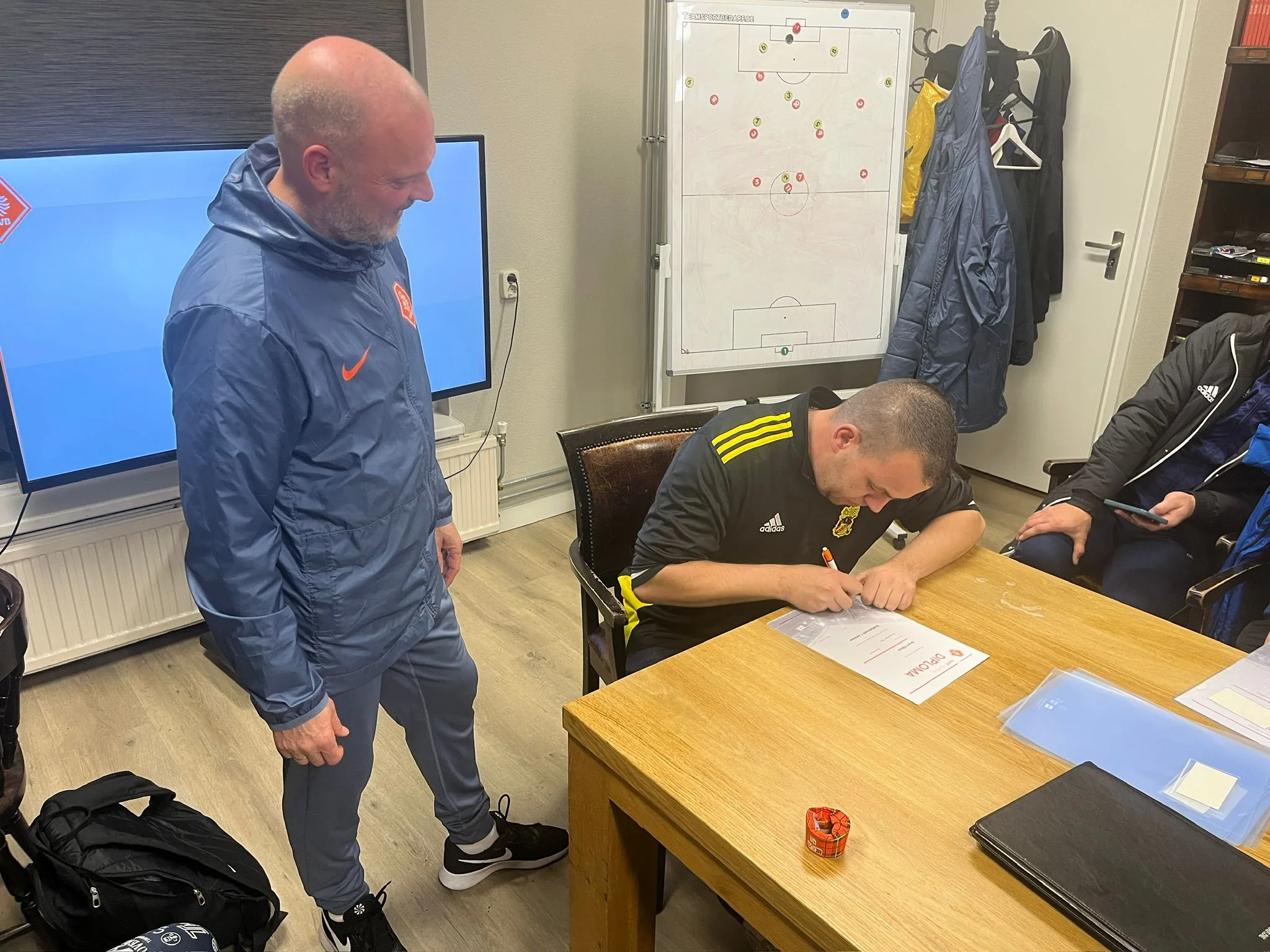 Brent Nijhuis behaalt VC 1-diploma ‘juniorentrainer